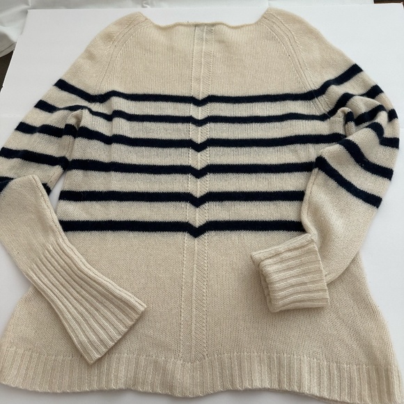 100% 2-ply Cashmere Boat Neck Sweater, Size L - Picture 3 of 5